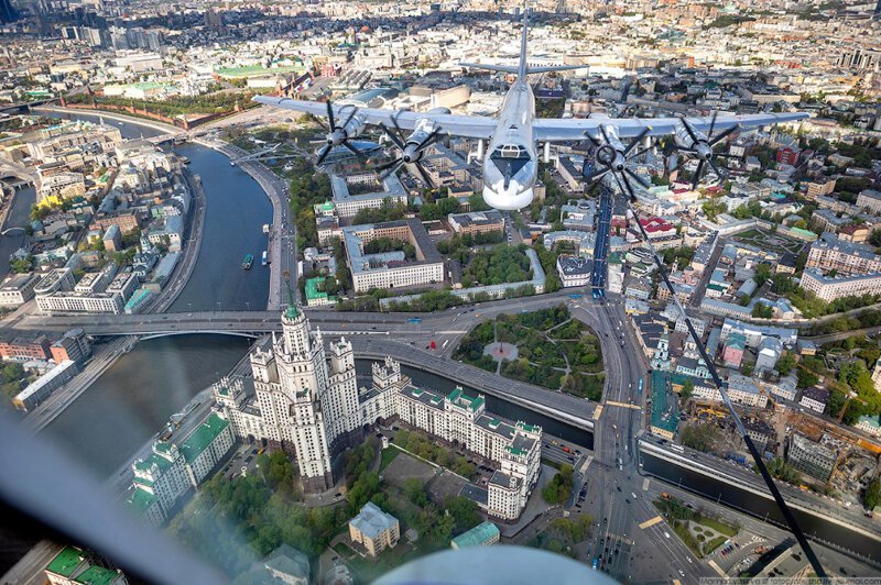 Москва из кабины самолета Ил-78 Москва из кабины самолета Ил-78