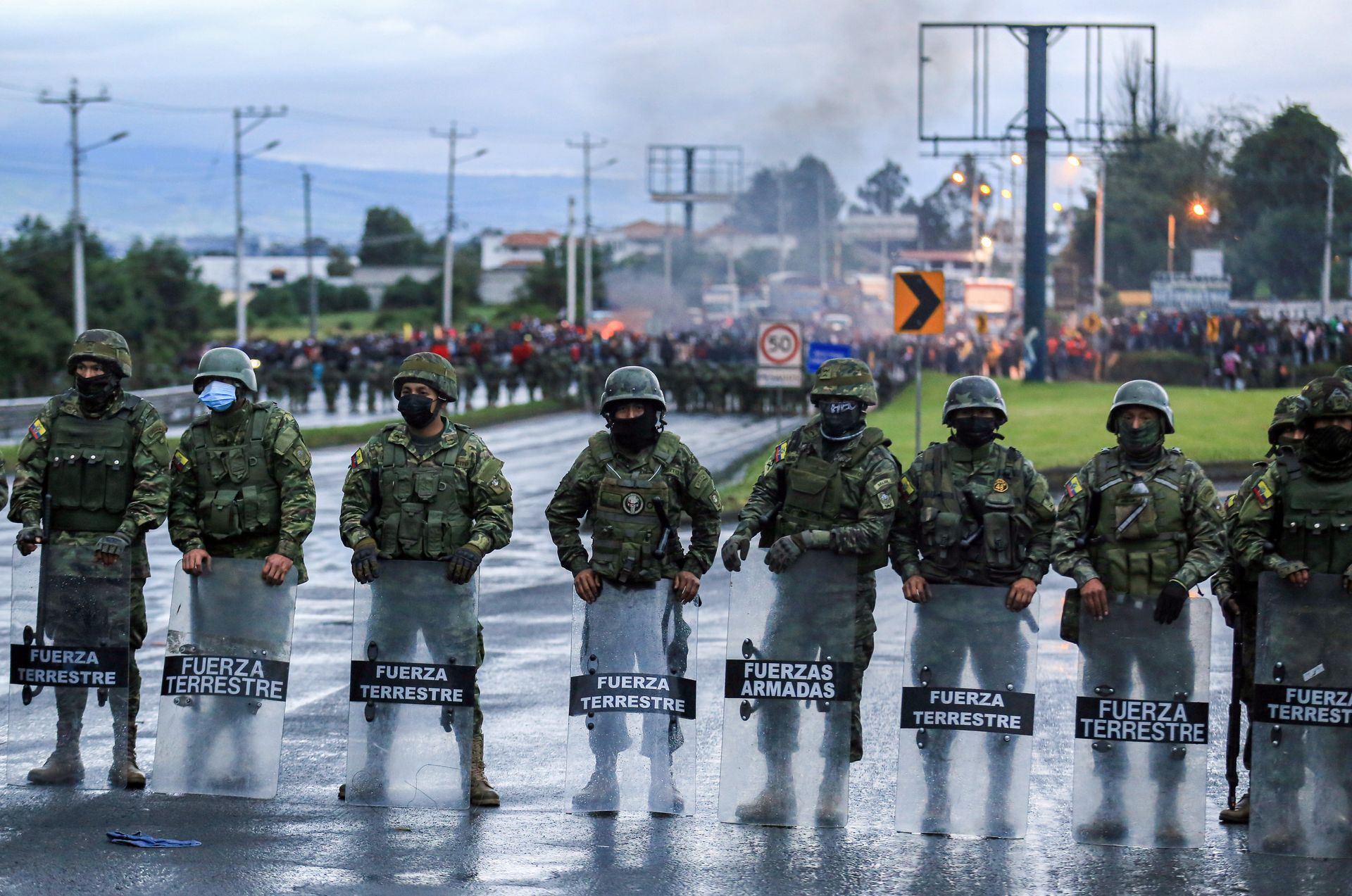 Тысячи протестующих индейцев достигли столицы Эквадора