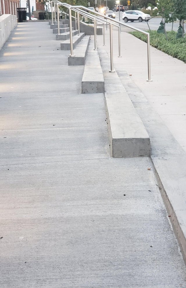 Чудовищные примеры городского дизайна из разных уголков планеты Чудовищные примеры городского дизайна из разных уголков планеты городской дизайн,маразм,юмор