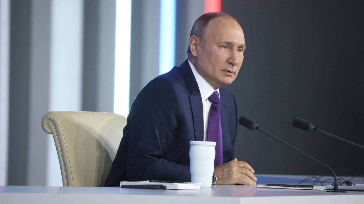 Путин рассказал шутку о новом подходе к бильярду на встрече со студентами