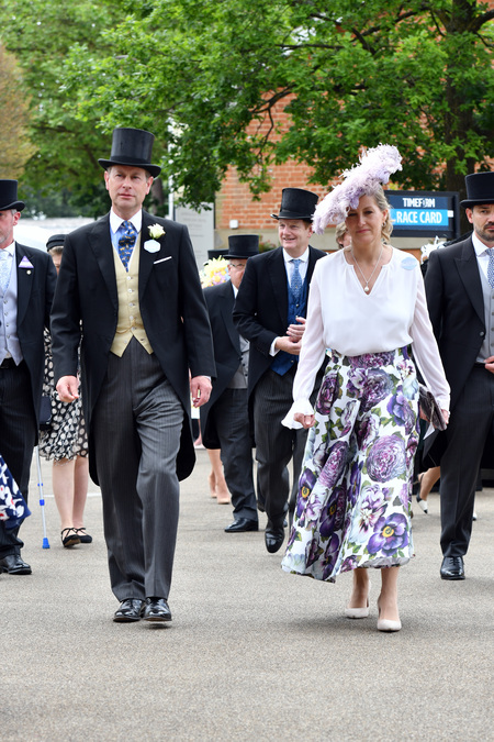 Второй день Royal Ascot: принц Эдвард, Софи Уэссекская, принц Чарльз и другие гости скачек Монархи,Британские монархи