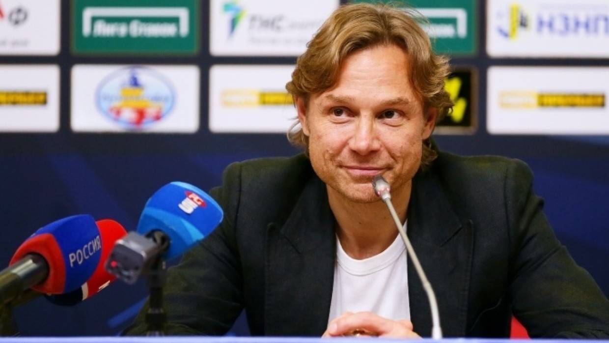 Жена Карпина описала поведение тренера после поражений