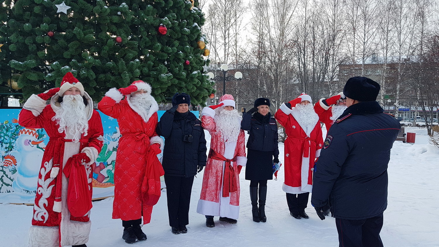 Инспекторы ГИБДД массово переодеваются в Дедов Морозов гибдд,Дед Мороз,курилка,невероятное на дорогах