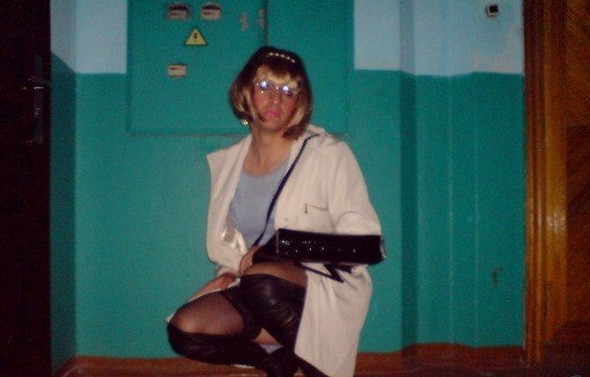 Самки подъездных тусовщиков сами не прочь соблазнить самцов, и тоже готовы на многое. быдло, гопники, подъезды, фотографии