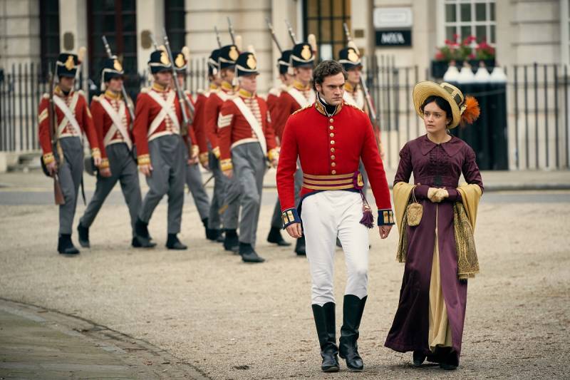 История униформы. Красные мундиры, кивера и каски… История униформы. Красные мундиры, кивера и каски… история