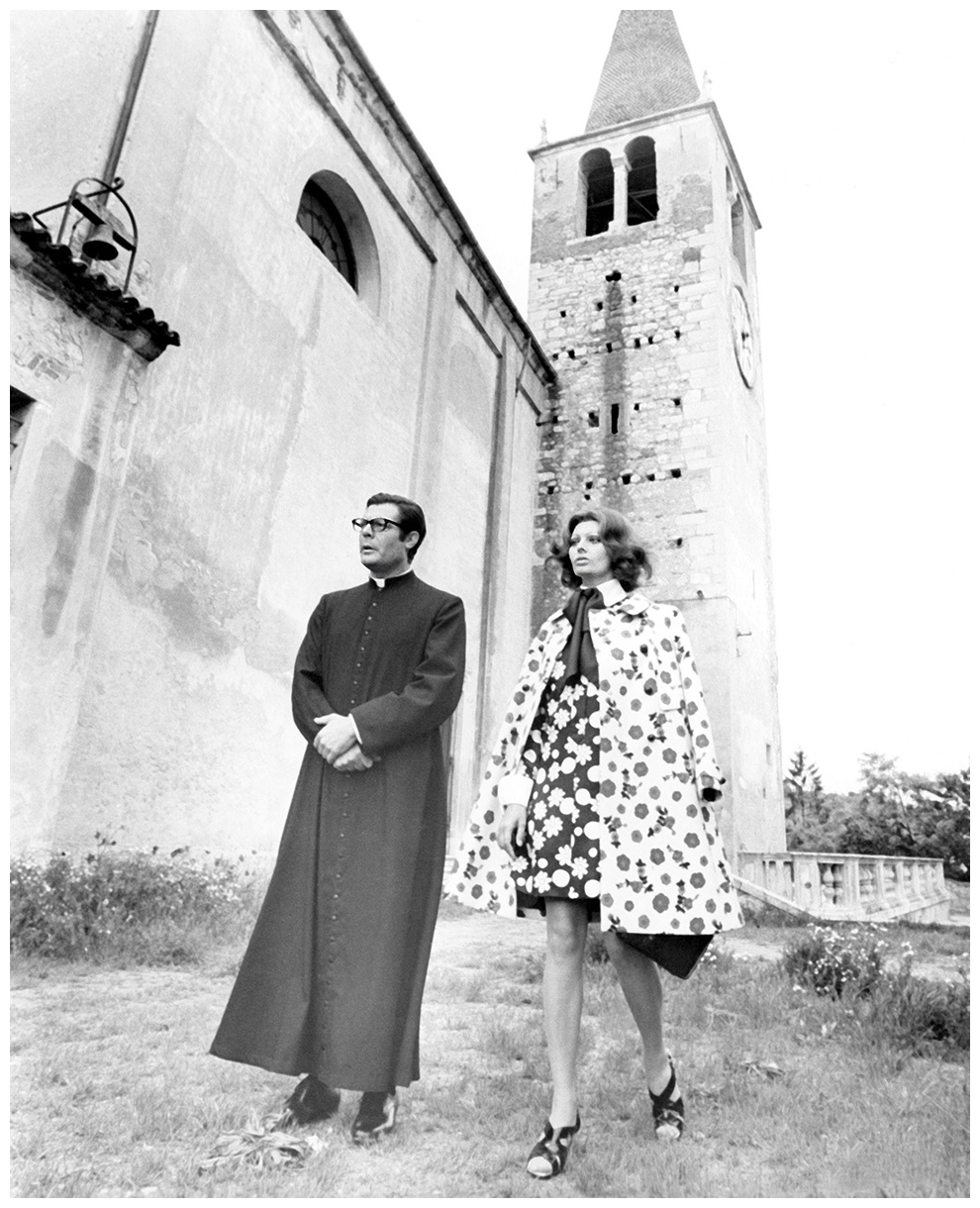 Marcello-Mastroianni-and-Sophia-Loren-The-Priest’s-Wife-1971-directed-by-Dino-Risi-Costume-designer-Gianni-Polidori.jpg