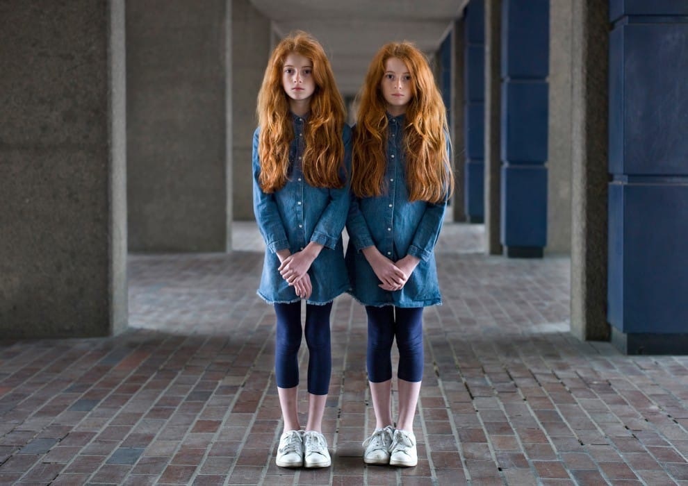 Британский фотограф создал проект, в котором показал, что каждый из близнецов всё же уникален близнецы,внешность,уникальность,фотопроект