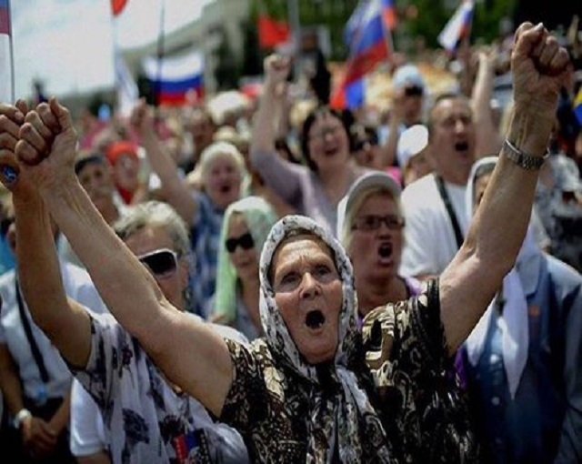 Реакция жителей Донбасса на решение Путина о паспортах РФ