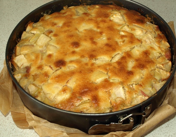 Пирог «Яблочный сидр» Добавляем, пирог, яблочный, ложку, 180°C, тесто, 10–15, отправляем, форму, масло, гсоль1, минут, хорошо, запекается, середину, яблок, нарезаем, крупными, начинку, подготовим