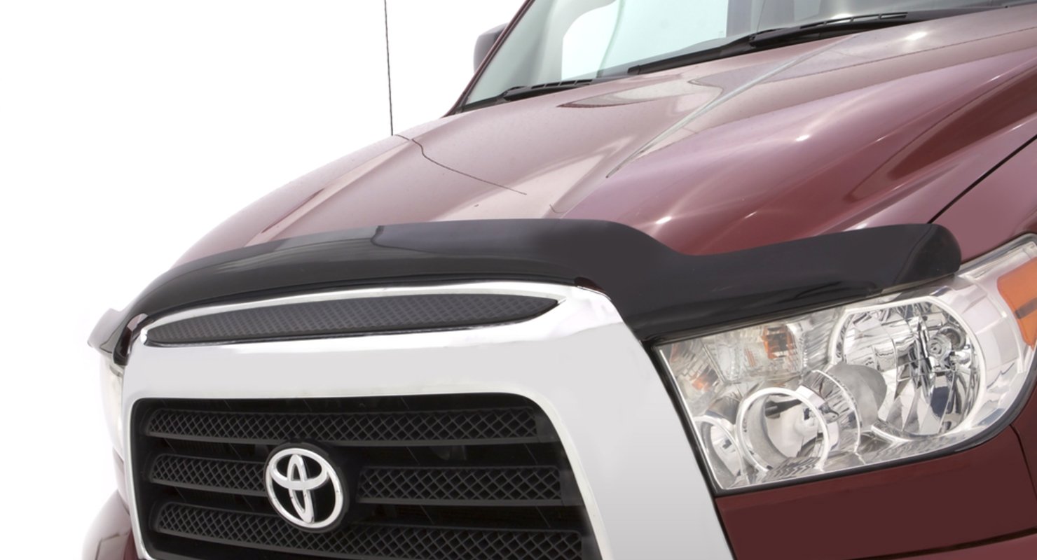 Установка дефлектора на капот: особенности процесса