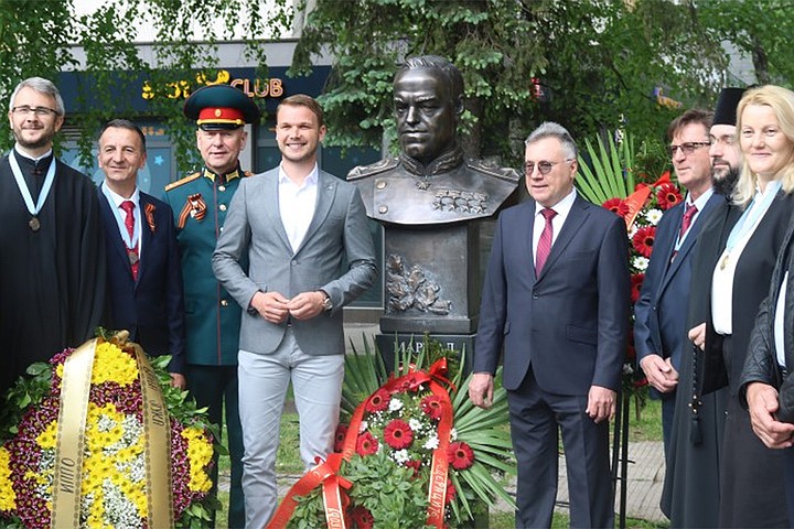 Сербские ветераны открыли памятник маршалу Жукову