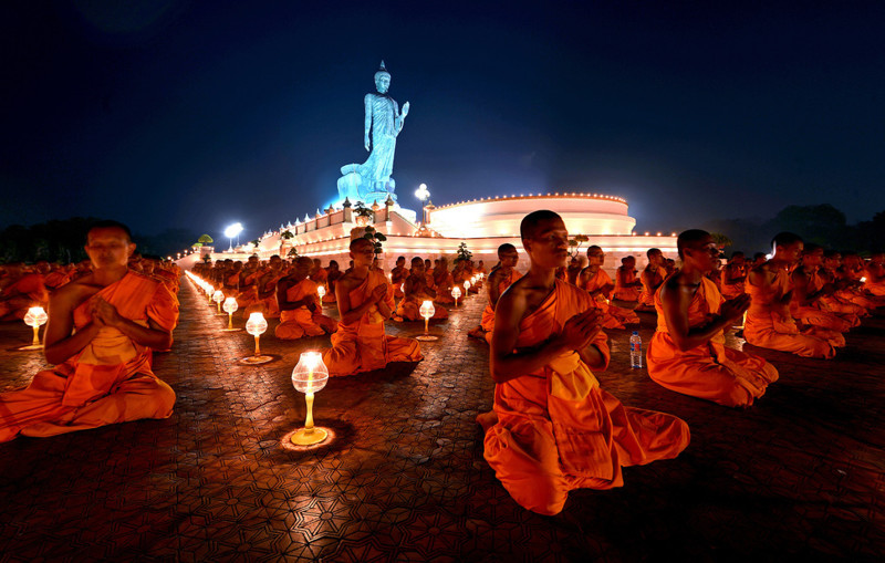 100 000 буддийских монахов в молитве за мир во всём мире подборка фото, хорошие фото, эмоции