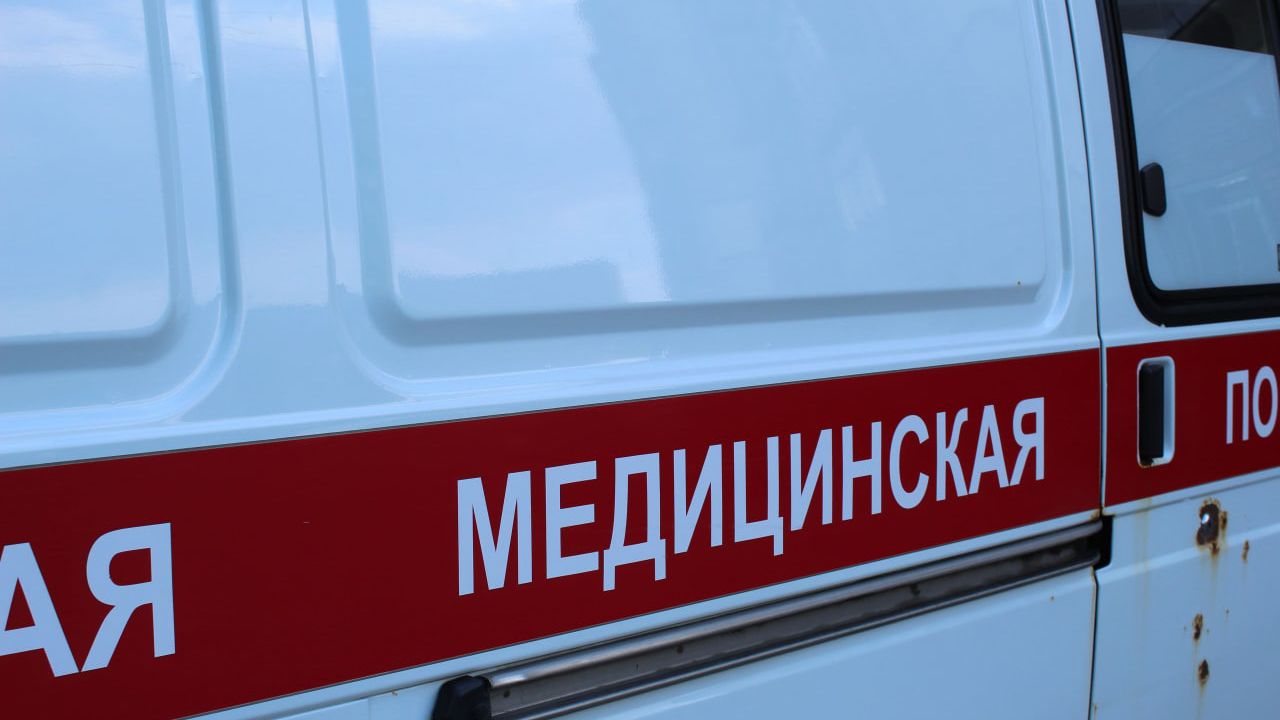 Шесть человек попали в больницу после столкновения легковушек в Башкирии