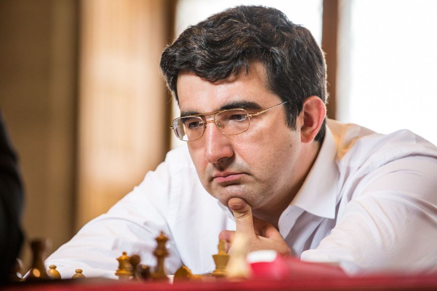 Крамник, Непомнящий и Свидлер победили в шестом туре турнира Legends of Chess