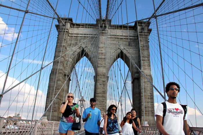 Достопримечательность Нью-Йорка-висячий мост.