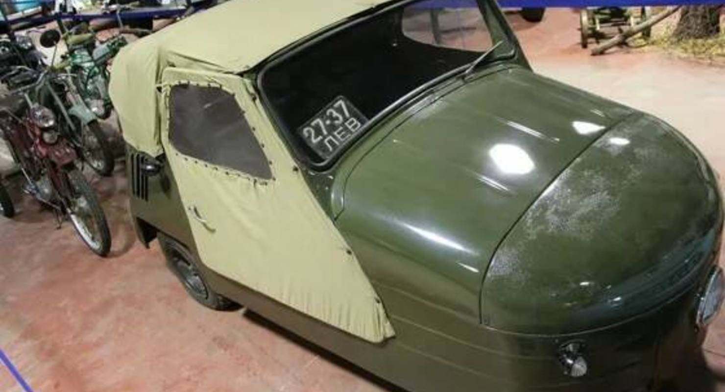 В Петербурге продают советскую трехколесную «инвалидку» СМЗ С-1Л за 1 500 000 рублей