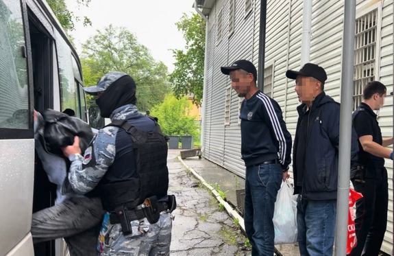 Из Хабаровского края выдворили еще одну группу иностранцев-нарушителей