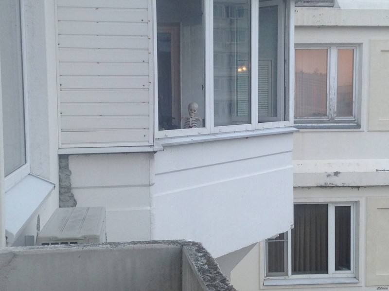 У каждого свои скелеты в шкафу... или на балконе балкон, мусор, прикол, хлам