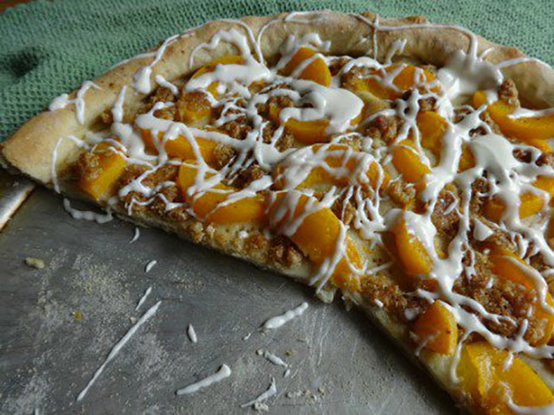 16 необычных десертных пицц