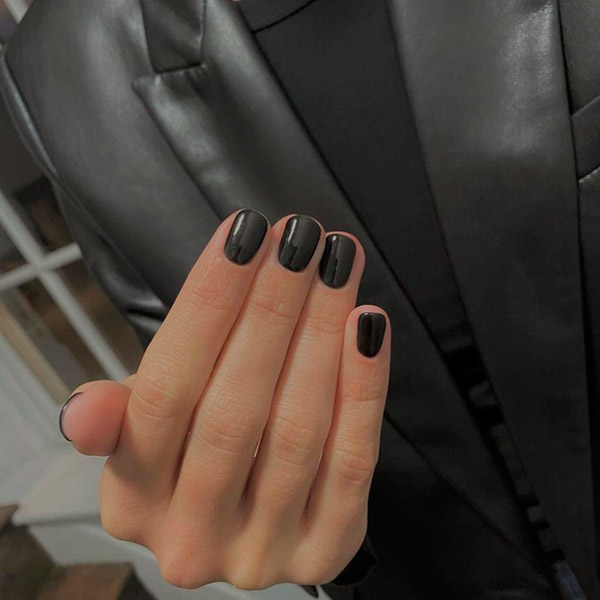 Эти 12 осенних оттенков для ногтей всегда выглядят стильно и актуально