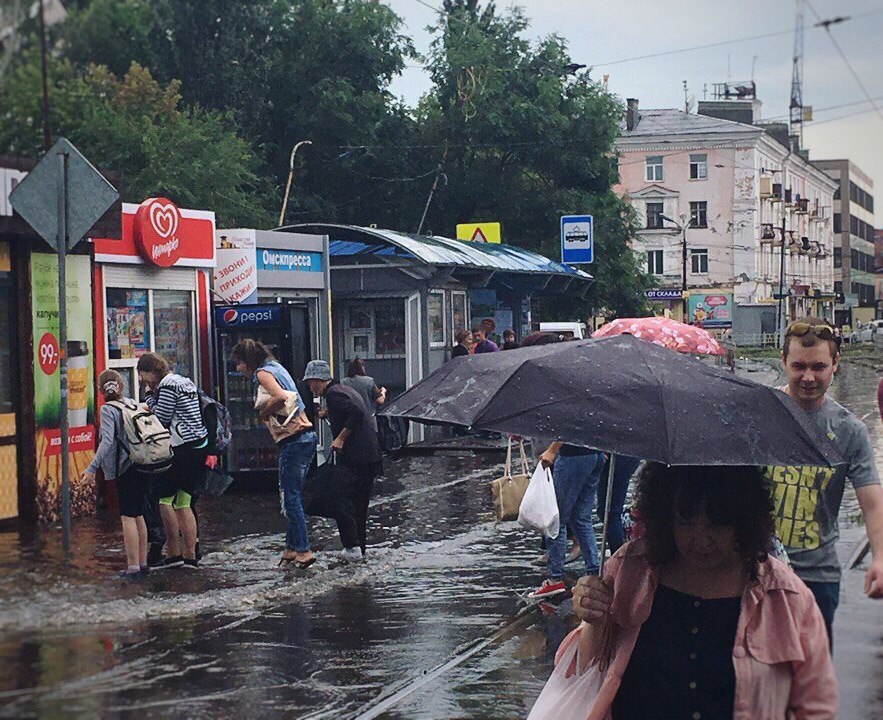 Омск дождь. Дождь в Омске. Осадки Омск. Омск дождь фото. Дождливый Омск фото.