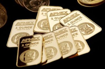 FILE PHOTO: Gold Bullion from the American Precious Metals Exchange (APMEX) is seen in this picture taken in New York, September 15, 2011. REUTERS/Mike Segar