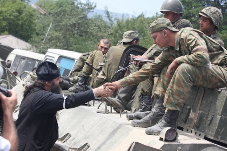 Почему Южная Осетия за 15 лет так и не стала частью России, как Крым и Донбасс? Почему Южная Осетия за 15 лет так и не стала частью России, как Крым и Донбасс? россия