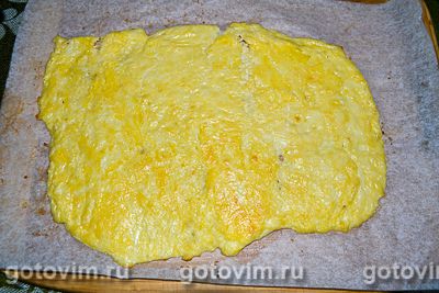 Фотографии рецепта Сырный рулет с творогом и красной рыбы , 04 Сырный рулет с творогом и красной рыбы , Шаг 04