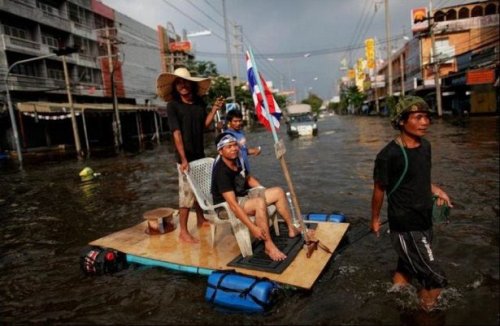 Жизнерадостные люди, которым плевать на непогоду (30 фото)