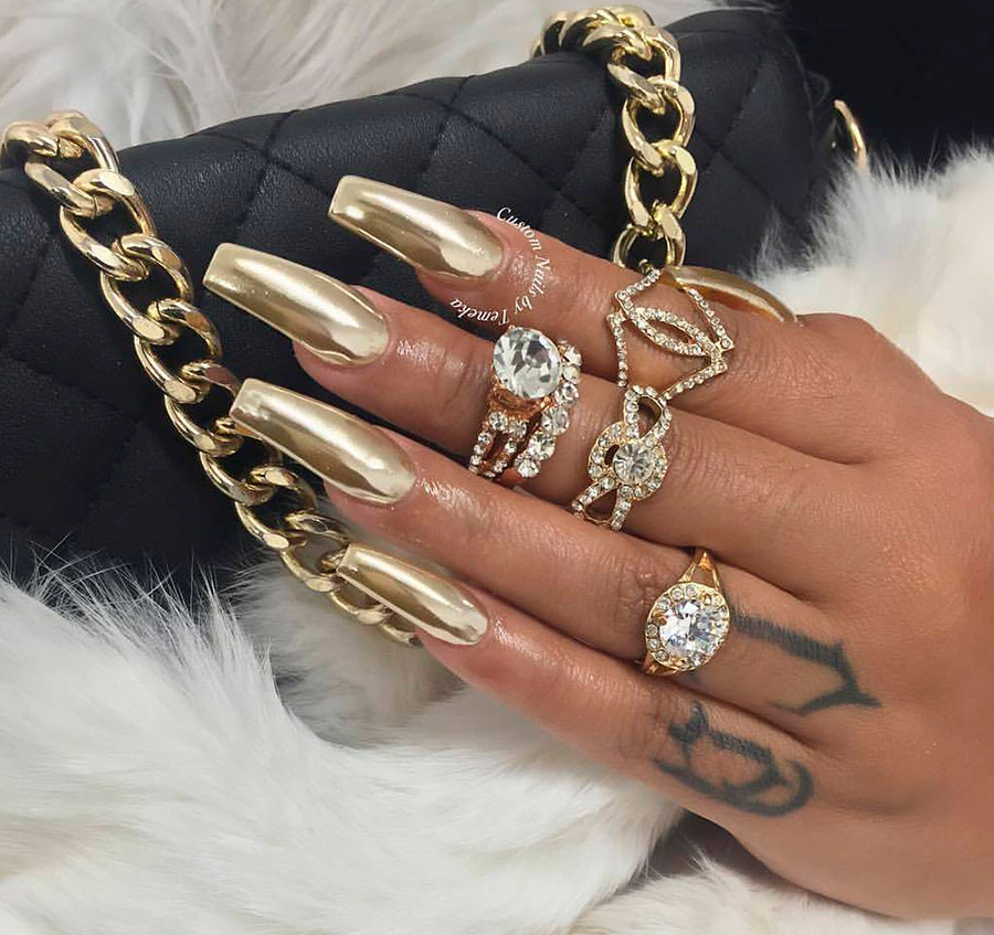 Золотой маникюр на длинные и короткие ногти – лучшие идеи Золотой маникюр на длинные и короткие ногти – лучшие идеи красота,маникюр,мода и красота