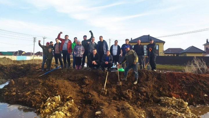 Штрафы и тюрьма: Построивших дамбу оренбуржцев накажут за самовольное спасение от наводнения