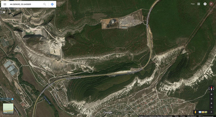 Спутниковый скриншот рефорестизации древних отвалов под Севастополем