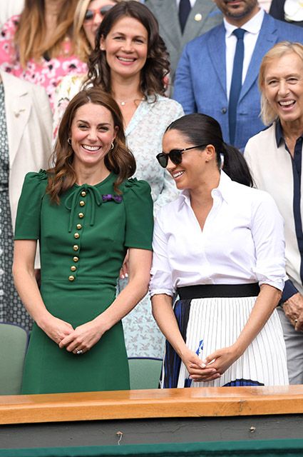 Конфликт исчерпан: Меган Маркл и Кейт Миддлтон наладили отношения Конфликт исчерпан: Меган Маркл и Кейт Миддлтон наладили отношения Монархии