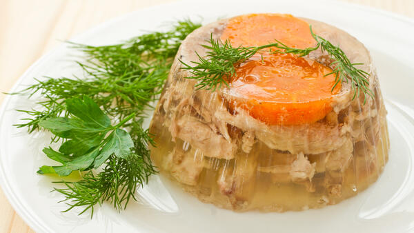 Как приготовить идеальный холодец на Новый год — следите за временем и за мясом - похожая новость на Toplenta