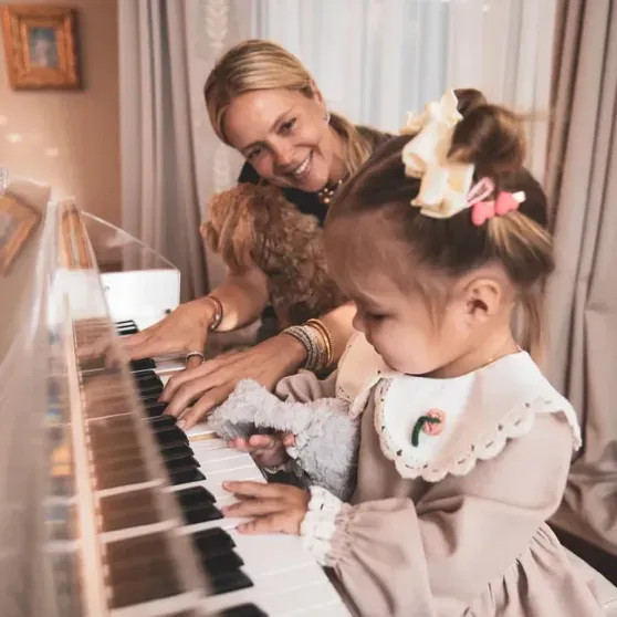 Виктория Манасир с внучкой