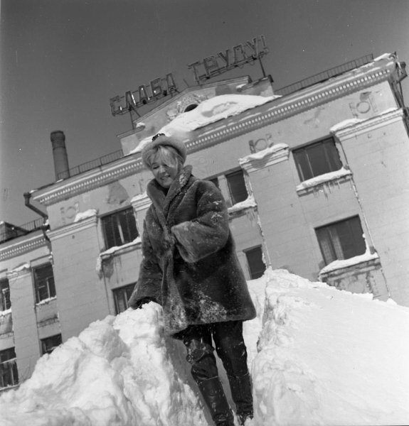 Снежные заносы в городе. Юрий Садовников, 1970 год, о. Сахалин, г. Южно-Сахалинск, МАММ/МДФ.  