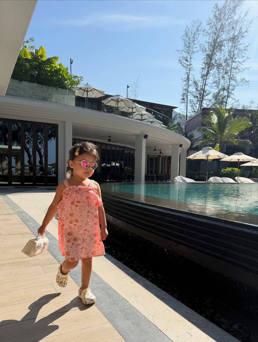 Равшана Куркова показала, как отдыхает с детьми на море