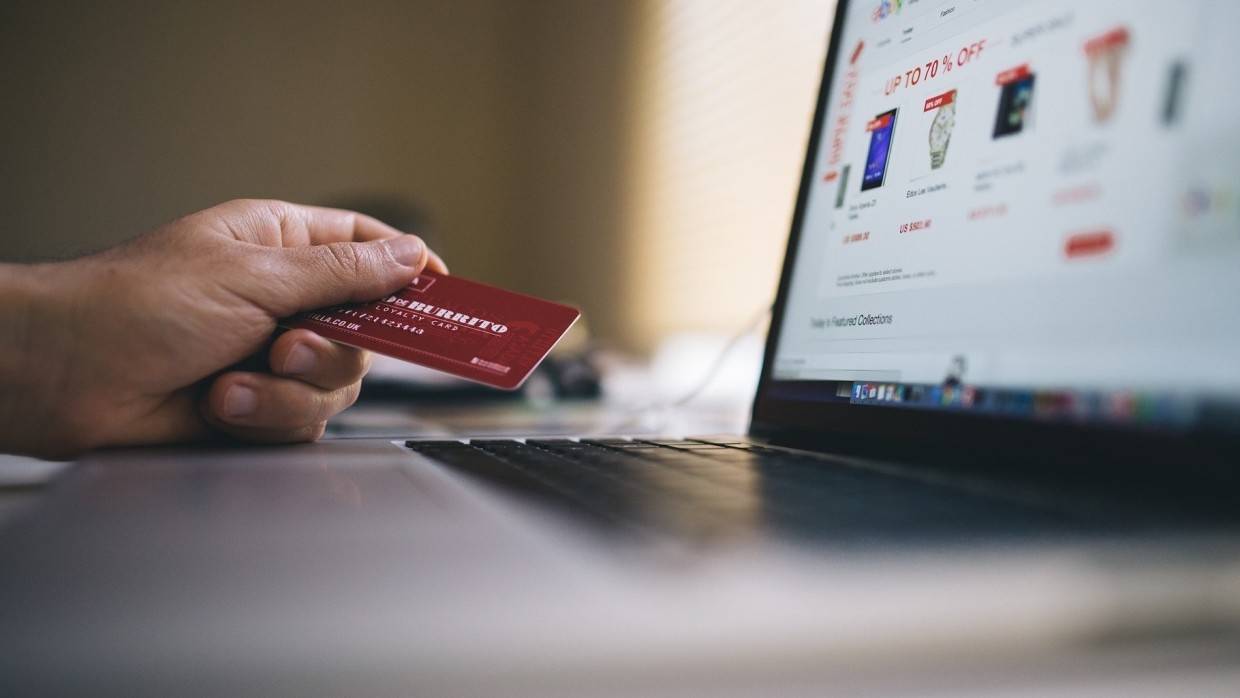 Объем выданных россиянам кредитных карт в сентябре вырос на 28%