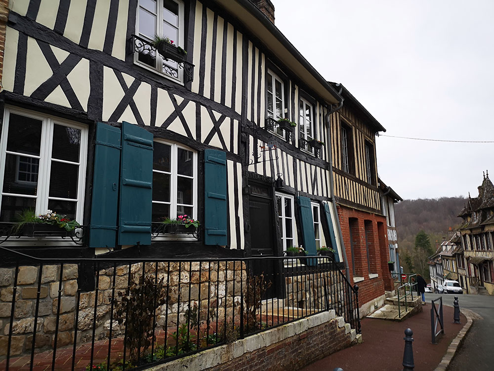 Лион-ла-Форе  – деревня, где охотились герцоги виза