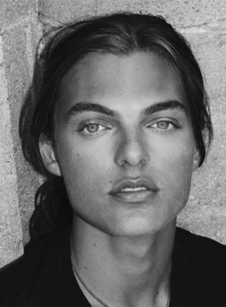 Cын Элизабет Херли подписал контракт с известным модельным агентством Мода,Новости моды