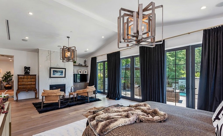 В гостях у Эшли Симпсон и Эвана Росса: экскурсия по особняку пары за 4 миллиона долларов В гостях у Эшли Симпсон и Эвана Росса: экскурсия по особняку пары за 4 миллиона долларов Стиль жизни,Дома звезд