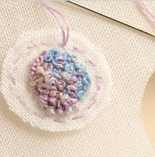 Гортензии, вышитые французскими узелками: как сделать объемный букет вышивка,рукоделие,своими руками