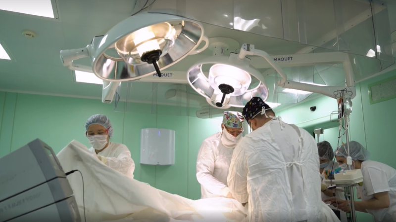 Хирург Николай Ростовцев: Мы проводим много сложных операций, и каждая — уникальна