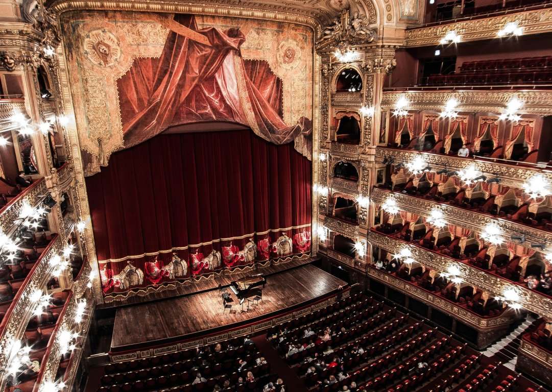Оперный театр – гордость и достояние любого города.-10