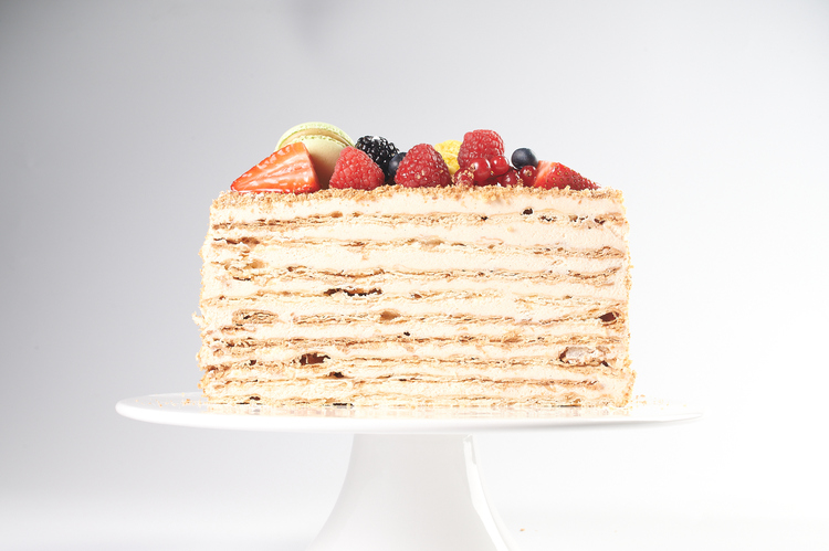 К семейному застолью: рецепт торта Наполеон от Юлии Высоцкой Стиль жизни,Еда и рецепты