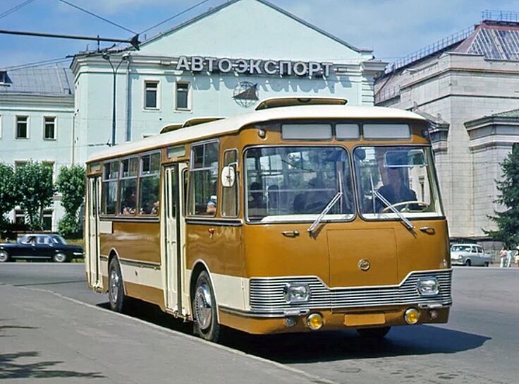 ЛиАЗЛиАЗ-677Э – «Луноход» на экспорт: чем они отличался от обычного авто,авто и мото,водителю на заметку,история,машины,прошлый век,Россия,СССР,тюнинг