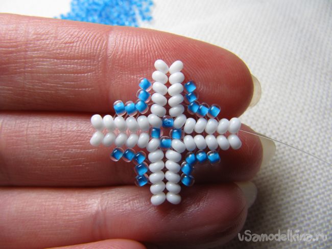 Браслет из бисера «Снежная королева» 