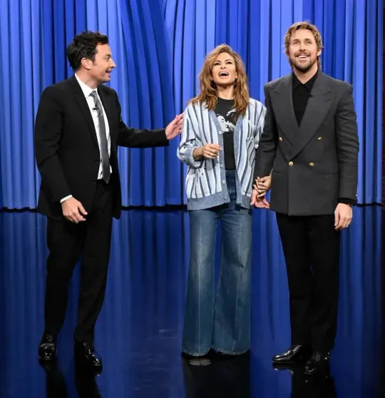 Райан Гослинг и Ева Мендес впервые за 10 лет вышли вместе в свет michael loccisano,sonia recchia,sxsw,фестиваль,бен мендельсон,джеймс фэллон,джон леннон,Ева Мендес,иэн де-кэскер,Йоко Оно,Райан Гослинг,Сирша Ронан