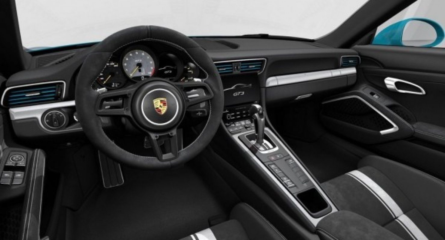 На выставке в Китае представили украшенный драгоценными камнями Porsche