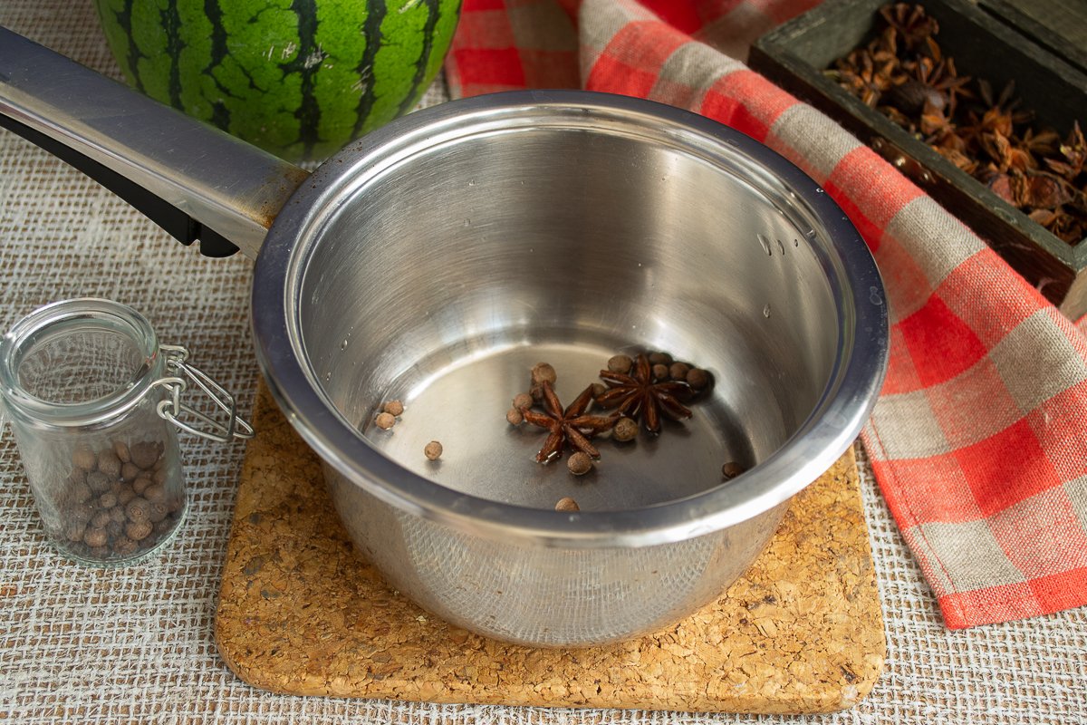 Острый маринованный арбуз — пикантная закуска к мясу Острый маринованный арбуз — пикантная закуска к мясу готовим дома,кулинария,рецепты